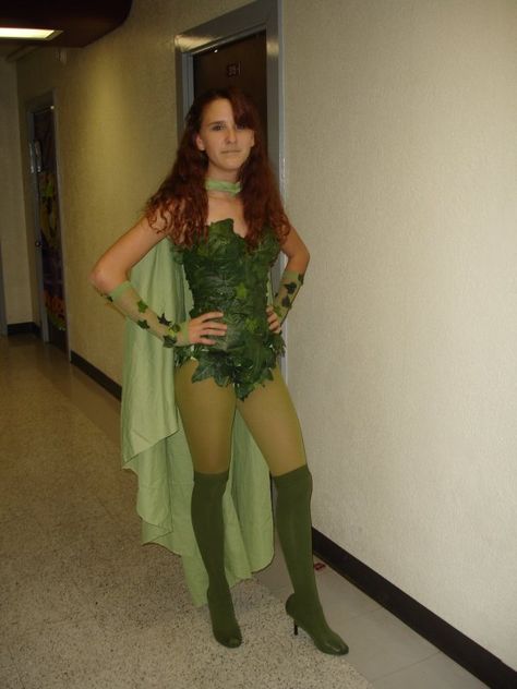 Poison Ivy Costume Diy, Poison Ivy Halloween Costume, Batman Costume Diy, Poison Ivy Costume, Batman Halloween, Ivy Costume, Poison Ivy Cosplay, Clever Costumes, Poison Ivy Costumes