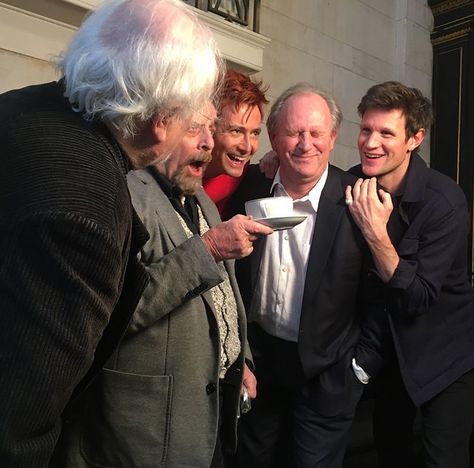 A Doctor a day/Matt Smith with Colin Baker, Sylvester McCoy, David Tennant, and Peter Davison at Red Nose Day’s Breakfast with The Doctors for the Comic Relief Auction winners, December 14, 2017, London. Matt Smith Aesthetic, Smith Aesthetic, Dr Who 11, Face Of Boe, Doctor Who Books, Sylvester Mccoy, John Simm, Colin Baker, Peter Davison