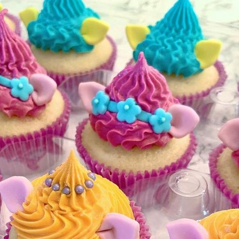 Sweet Adelaide’s on Instagram: "Trolls Cupcakes #trollscupcakes cupcakes #trollcupcakes #trollsbirthdayparty #trollsbirthday #cupcakes" Trolls Birthday Cupcakes, Trolls Cupcake Ideas, Trolls Cupcakes, Troll Cupcakes, Trolls Birthday Cake, Unique Treats, Cake Competition, Trolls Cake, Pop Cupcakes