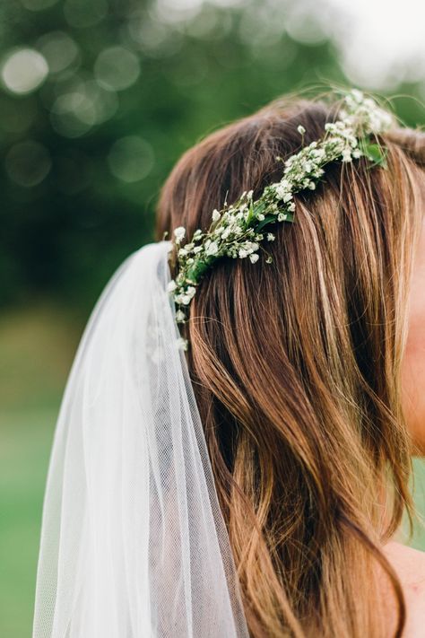 Photography: Sara Lucero - www.saralucero.com Read More: http://www.stylemepretty.com/california-weddings/2015/02/23/elegant-calamigos-ranch-wedding/ Veil Simple, Calamigos Ranch Wedding, Simple Veil, Flowers In Her Hair, Wedding Goals, Wedding Crown, Wedding Wishes, Wedding Hair And Makeup, Ranch Wedding