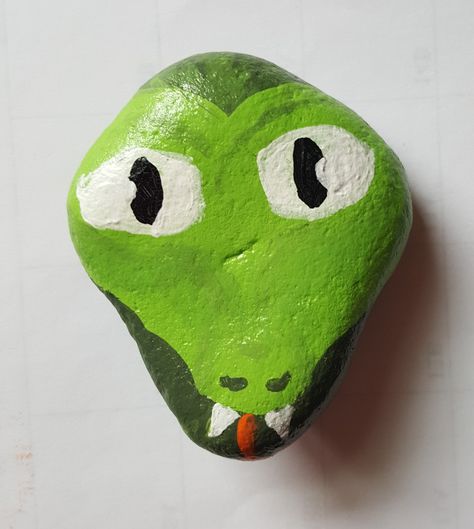 Snake Rock, Snake Rock Painting, Snake Rock Painting Ideas, Rock Snake Painting, Rock Snake, Snake Painted Rocks Ideas, Rock Snake Head, Painted Rock Snake, Crocodile Rock Painting