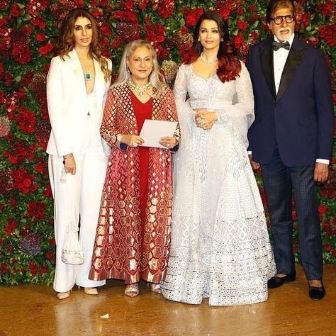 The who's who of Bollywood arrives to celebrate @ranveersingh & @deepikapadukone happy union!!! Download the @wedmegood app for all the… Deepika And Ranveer, Shweta Bachchan, Ranveer Singh And Deepika Padukone, Shadi Dresses, Wedding Instagram, Deepika Padukone Style, Top Indian, Bollywood Wedding, Indian Lehenga