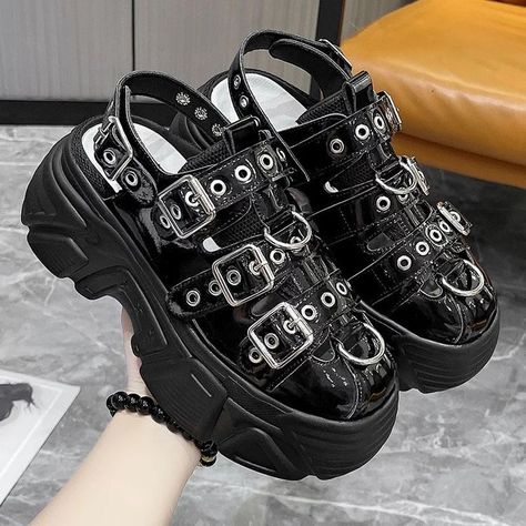 Y2k Punk Aesthetic, Goth Platform Shoes, Crocs Platform, Goth Platforms, Grunge Shoes, Goth Fits, Goth Shoes, Punk Aesthetic, Y2k Punk