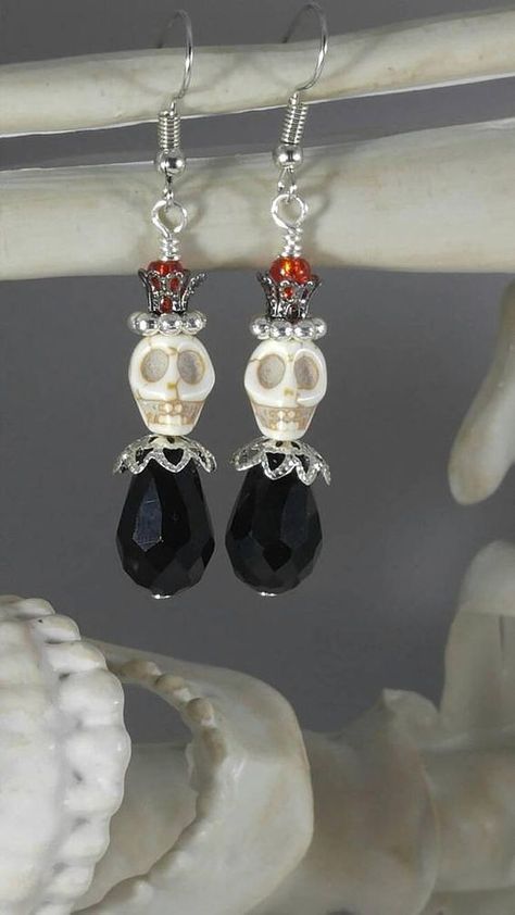 Skull Bead Jewelry, Rockabilly Earrings, Earrings Goth, Goth Earrings, Earrings Ideas, Psychobilly, Skull Jewelry, Skull Earrings, Halloween Earrings