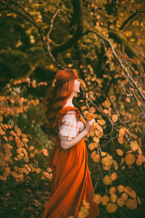 Art Bases, Frozen Frozen, A Clothes Horse, Diesel Punk, Fairytale Photography, Red Heads, Dress Cottagecore, Romantic Scenes, Cottagecore Dress