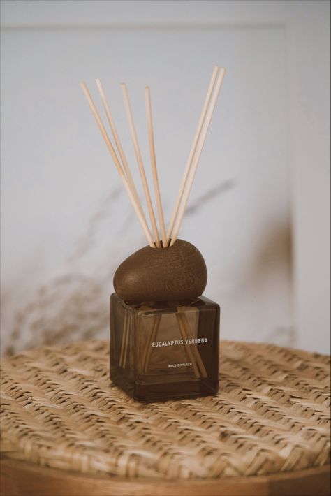 Reed Diffuser Packaging, Perfume Bottle Design, Perfume Diffuser, Diffuser Bottle, Motion Design Video, Room Scents, Scent Diffuser, Luxury Candles, Candle Shop