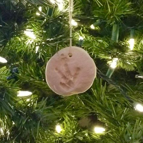 DIY Salt Dough Chicken Print Ornament Diy Salt Dough, Craft To Make, Bantam Chickens, Pet Chicken, Salt Dough Ornaments, Dough Ornaments, Chicken Print, Holiday Messages, Mason Jar Lids