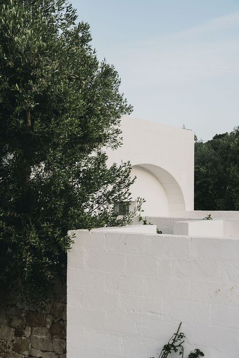 Exploring Masseria Moroseta, a new bed and breakfast set in the hills of the Italian countryside, in Puglia, by Barcelona-based architect Andrew Trotter. Ostuni Italy, Andrew Trotter, Masseria Moroseta, Mediterranean Garden Design, Stone Farmhouse, Timeless Architecture, Italian Countryside, Traditional Building, Mediterranean Garden