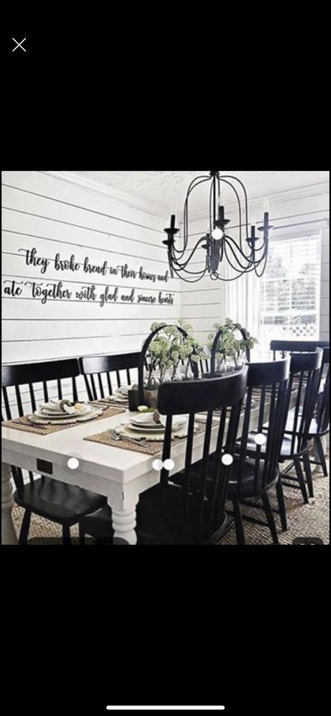 Black And White Dining Room, Farm House Dining Room, Farmhouse Dining Rooms Decor, Black Chairs, Farmhouse Dining Room Table, Dining Room Remodel, Casual Dining Rooms, Dining Room Table Decor, White Dining Room