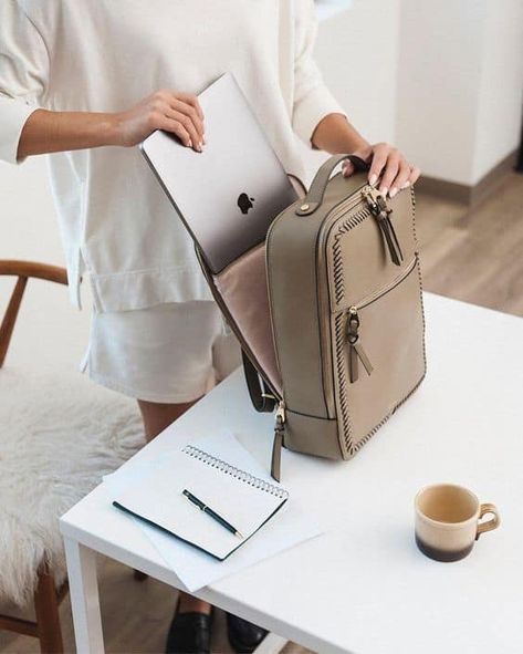 Stylish Laptop Backpack Woman, Elegant Backpack Women, Elegant Backpack For Work, Laptop Bag Photography, Office Backpack Women, Stylish Laptop Bag Woman, Calpak Backpack, Laptop Bag Design, Work Backpack Women