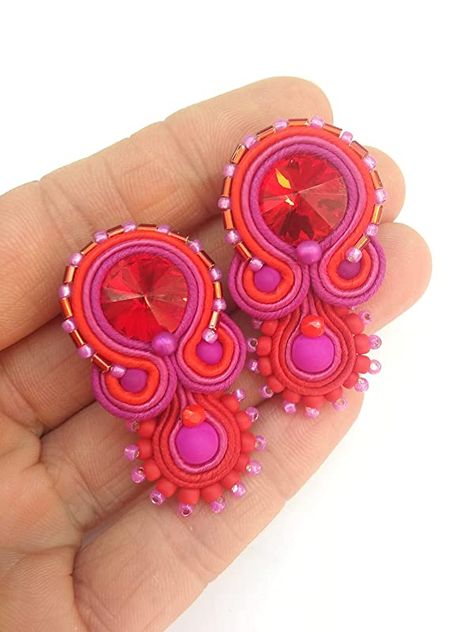 Pendientes rojo buganvilla fiesta soutache, Pendientes fucsia artesanal corto de botón boda : Amazon.es: Productos Handmade Earring Bridal, Embroidered Earrings, Bridal Earring, Large Stud Earrings, Earrings Colorful, Soutache Earrings, Earrings Red, Red Rhinestone, Embroidery Techniques