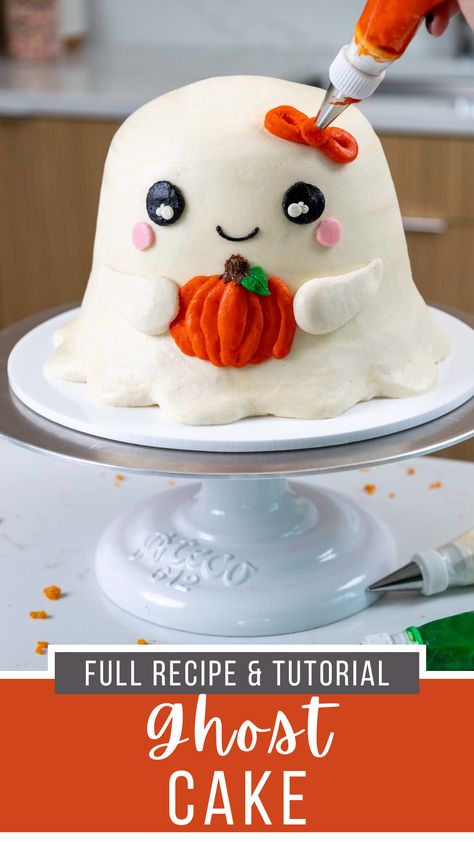 Cute Ghost Cake, Cake Easy Design, Fluffy Buttercream Frosting, Fluffy Buttercream, Halloween Birthday Cakes, Ghost Cake, Halloween Foods, Cake Layers, Cake Easy