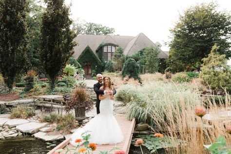 7 Unique Wedding Venues Near Chicago Illinois Wedding Venues Midwest, Farmhouse Wedding Venue, Illinois Wedding Venues, Vintage Garden Wedding, Airbnb Wedding, Romantic Wedding Venue, Intimate Wedding Venues, Chicago Wedding Venues, Farmhouse Wedding