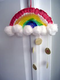 Rainbow Art & Craft Appropriate for toddlers, pre-k, kindergarten and preschool.  Nice activity for St. Patrick's Day, Spring, or studying rainbows and colors. Mobile Craft, March Crafts, Rainbow Mobile, Preschool Projects, Spring Preschool, Easy Arts And Crafts, Rainbow Crafts, St Patrick's Day Crafts, Daycare Crafts