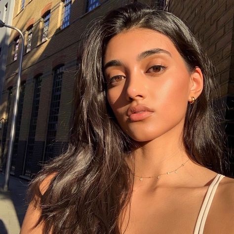 Half Indian Half White, Neelam Gill, Models To Draw, Sunkissed Skin, Pretty Skin Care, Pretty Skin, Model Face, Brown Girl, Perfect Skin