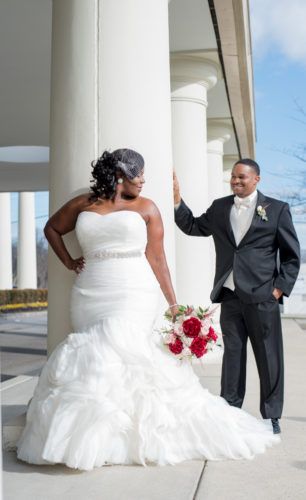 REAL WEDDING | GRAY, PINK AND RED WEDDING IN MARYLAND | TRENIQUE ARTISTRY | Pretty Pear Bride Wedding Dresses Sweetheart, Plus Wedding Dresses, Plus Size Brides, Plus Size Wedding Gowns, Plus Size Bride, Curvy Bride, Trendy Wedding Dresses, Have Inspiration, Sweetheart Wedding Dress