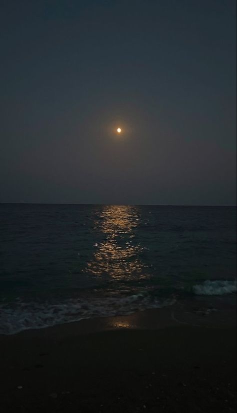 @aj_world7 • 🌕 • Threads Ocean Pics At Night, Moon In Beach Night, Moon With Sea Aesthetic, Moon At Beach Moonlight, Sea View At Night, Night Time Beach Wallpaper, Beach Pictures Night Moonlight, Moonbathing Aesthetic, Moonlight On Beach