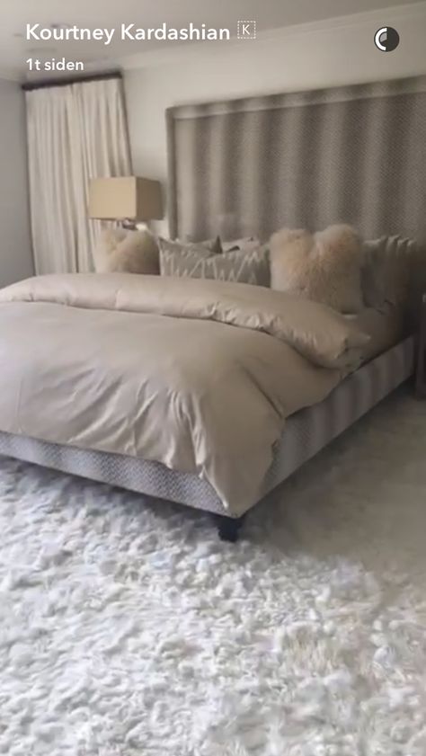 Khloe Kardashian Bedroom, Kardashian Bedroom Decor, Kardashian Bedroom, Farmhouse Style Bedroom Decor, Modern Farmhouse Style Bedroom, Gold Bedroom Decor, Farmhouse Style Bedrooms, White Bedroom Furniture, Bedroom Furniture Dresser