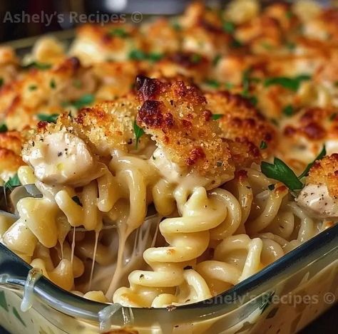 Garlic Parmesan Chicken Pasta Bake – Naomi's Recipes Non Pasta Dinner Ideas, What’s Mom Cooking, Cheesy Chicken Pasta Crockpot, Easy Supper Meals For Two, Hamburger Dinners Ideas, Italian Dinner Recipes Pasta, Dinner Recipes Soft Foods, Delicious Supper Ideas, Creamy Parmesan Chicken Casserole