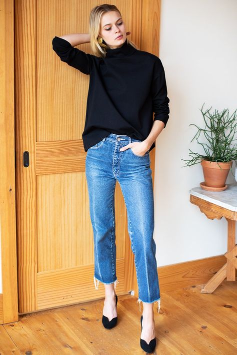 Edie Top - Black Ponte - Emerson Fry Classic Minimalist Outfits, Black And Jeans Outfit, Minimalist Chic Outfit, Looks Jeans, Emerson Fry, Classic Style Outfits, Summer Work Outfits, Collar Neck, Mod Fashion