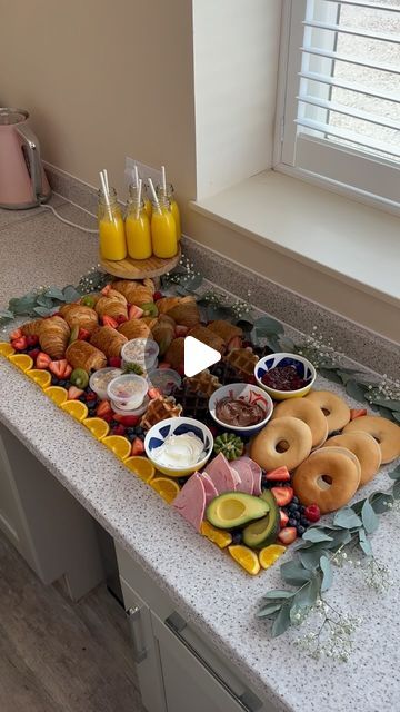 Sandwich Grazing | Caterer on Instagram: "Back at the gorgeous @wintersbarns for @lifewiththerogers wedding morning creating this delicious brunch platter for her and her girls to enjoy whilst getting ready 🥐🫐🍓  •  #breakfastplatter #breakfastideas #breakfastfood #breakfastspread #grazingplatter #grazing #weddingmorning #weddingbreakfast #weddingfood #breakfastideas #weddingfoodideas" Wedding Day Food For Getting Ready Lunch, Wedding Morning Decoration, Wedding Morning Breakfast, Wedding Day Food, Housewarming Brunch, Brunch Platter, Bridal Breakfast, Brunch Picnic, Wedding Lunch