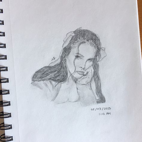 lana del rey sketch Lipstick Drawing Easy, Lana Del Rey Aesthetic Sketch, Lana Del Ray Drawing Easy, How To Draw Lana Del Rey, Lana Del Rey Inspired Art, Drawing Ideas Lana Del Rey, Lana Del Rey Inspired Drawing, Sketches Lana Del Rey, Lana Del Rey Sketch Easy