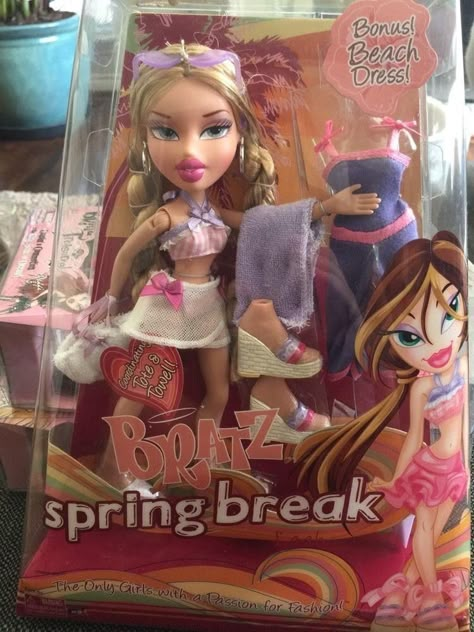 Bratz Spring Break, Bratz Beach, Behind The Scenes Fashion, Light Pink Lips, Bratz Doll Outfits, Ace Family, School Collection, Collectible Trading Cards, Scene Fashion