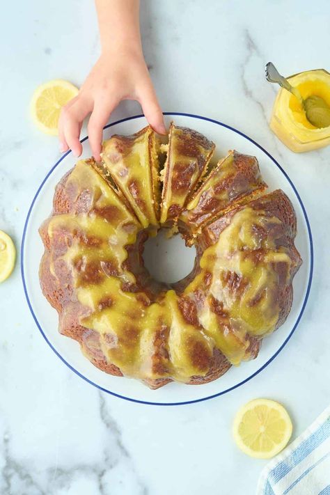 Lemon Curd Bundt Cake, Lemon Curd Pound Cake Recipe, Easter Bundt Cake, Classic Pound Cake Recipe, Tart Lemon Curd, Homemade Chocolate Fudge, Cake With Lemon Curd, Fresh Apple Cake, Lemon Bundt Cake