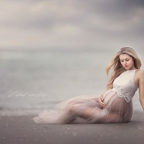 Beach Maternity Photos, A Pregnant Woman, Maternity Photoshoot Poses, How To Sleep, Maternity Photography Poses, Pregnancy Months, Beach Maternity, Sitting Poses, Foto Baby