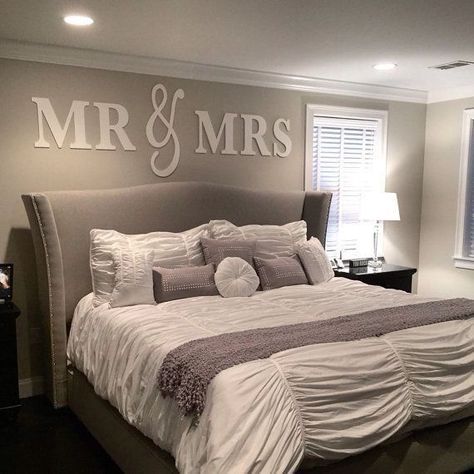 Teenage Room Decor, Bedroom Decor For Couples, Hemma Diy, Above Bed Decor, Diy Casa, Over The Bed, Romantic Bedroom, Above Bed, Couple Bedroom