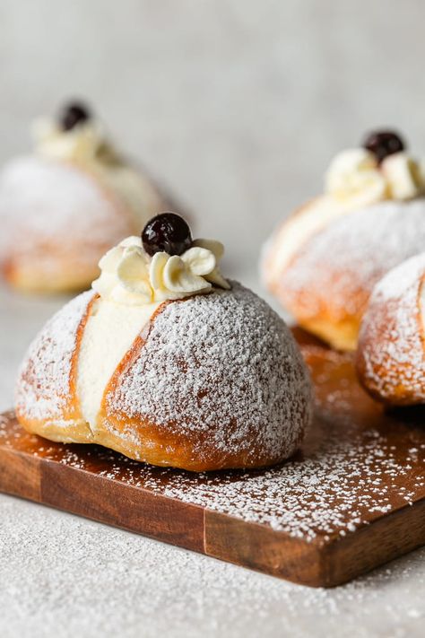 Italian Gourmet Food, Dessert Recipes Not Too Sweet, Desserts For A Restaurant, Best Dessert Recipes Fancy, Puff Pastry Pastries, Seychelles Food Recipes, Sicilian Dessert Recipes, Cream Filled Desserts, Italian Sweets Recipes