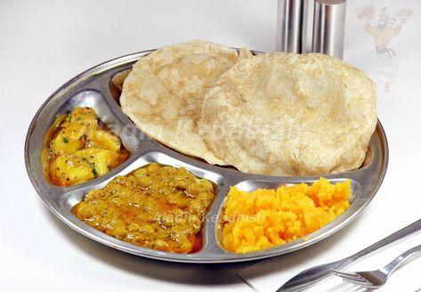 Your Guide to Halwa Puri in London - Halal Girl About Town Fried Flat Bread, Halwa Puri, Chole Masala, Breakfast Platter, Traditional Breakfast, Potato Curry, Chickpea Curry, Tikka Masala, Samosa