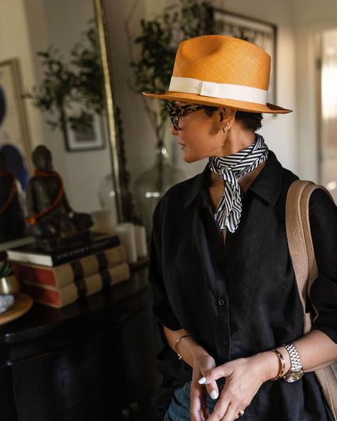 Rasmit kaur | Happy Labor Day! 🇺🇸 Shirt @posse Shorts @citizensofhumanity Glasses @vintandyork Fedora @jcrew Neck scarf @toryburch 📸… | Instagram Outfits With Turbans, Fedora Hat Women Outfit, Hat Women Outfit, Sombrero Outfit, Stylish Womens Hats, Womens Hats, Color Fits, Fedora Hat Women, Elegant Hats