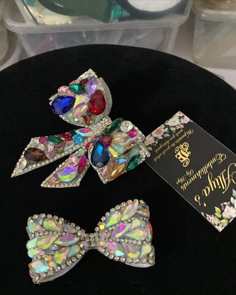 Mini bow clips looks very classy on your fairy’s hairs .a very luxury gift for your beloved 🥰. Can be customised according to her birthday dress or Eid dress . Dm us or WhatsApp 03080886977 for order. Eid Dress, Bee Painting, Mini Bow, Eid Dresses, Mini Bows, Birthday Dress, Bow Clips, Birthday Dresses, Embellishments