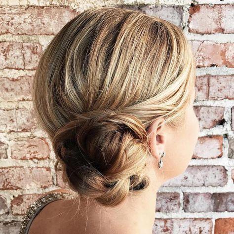 Braided Side Bun For Shorter Hair Formal Side Bun, Side Bun Wedding, Side Braid With Bun, Braided Side, Side Bun Hairstyles, Side Updo, Side Bun, Short Hair Bun, Long Box Braids