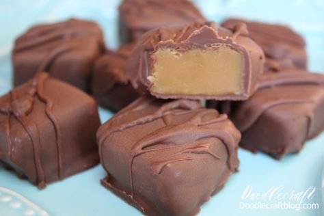 Brown Sugar Caramel Chocolate Squares Recipe butterscotch squares from See's copycat recipe Butterscotch Squares Recipe, Butterscotch Squares, Sees Candy, Brown Sugar Caramel, Butterscotch Candy, Easy Candy Recipes, Sees Candies, Chocolate Candy Recipes, Candy Truffles