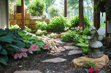 Under the deck.... Underneath Deck Ideas, Ideas Under The Stairs, Under Deck Landscaping, Deck Landscaping, Under Deck, Deck Decor, Cedar Deck, Under The Stairs, Under Decks