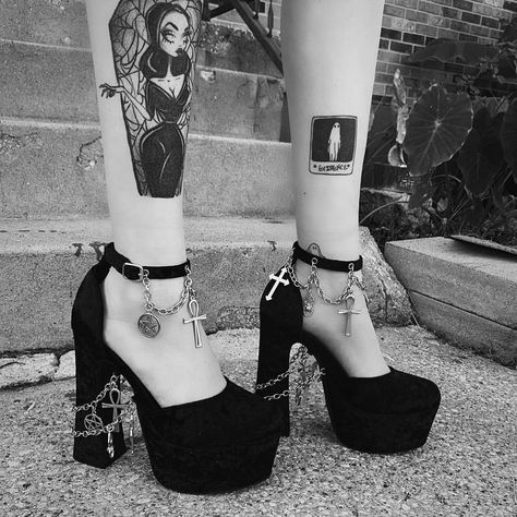 Goth Heels, Goth Tattoo, Bat Tattoo, Aesthetic Goth, Heels Outfits, Alt Fashion, Tattoo Designs For Women, Piercing Tattoo, Makeup Artists