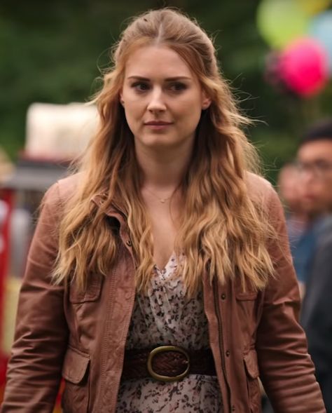 River Outfit, Alexandra Breckenridge, Virgin River, Mode Boho, Brown Leather Jacket, Shearling Jacket, Live In The Now, New Hair, Summer Collection