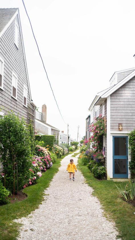 CARLY NANTUCKET TRAVEL GUIDE WITH LITTLE KIDS Nantucket With Kids, Nantucket Travel, Movie Organization, Nantucket Hotels, Paris Packing, England Summer, Surfside Beach, Concession Stand, Beach Picnic