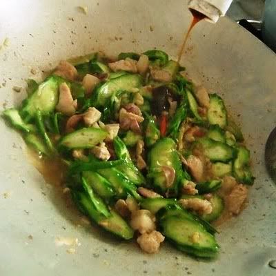 Mmm yum! More Luffa Gourd recipe ideas! Luffa Recipe, Chinese Okra Recipe, Lentil Soup Recipe Healthy, Luffa Gourd, Bottle Gourd Recipe, Asian Veggies, Sponge Gourd, Asian Stir Fry Recipe, Easy Taco Salad Recipe