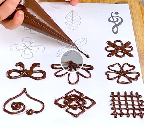 Decorate with Chocolate Shapes! Chocolate Shapes Ideas, Chocolate Sculptures Video, Decorate With Chocolate, Chocolate Template, International Chocolate Day, Deco Flowers, Chocolate Shapes, Cookist Wow, Chocolate Sculptures