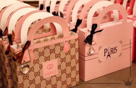 Louis Vuitton Birthday Party, Louis Vuitton Birthday, Gucci Cake, Chanel Birthday, Paris Birthday Parties, Chanel Party, Paris Theme Party, Paris Birthday, Paper Purse