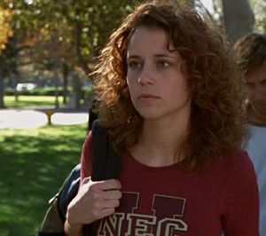 younger Jenna Fischer Jenna Fisher, Jenna Fischer Young, Angela Kinsey, Jenna Fischer, The Office Show, Wavy Curly Hair, Office Humor, Tv Girls, Having A Crush