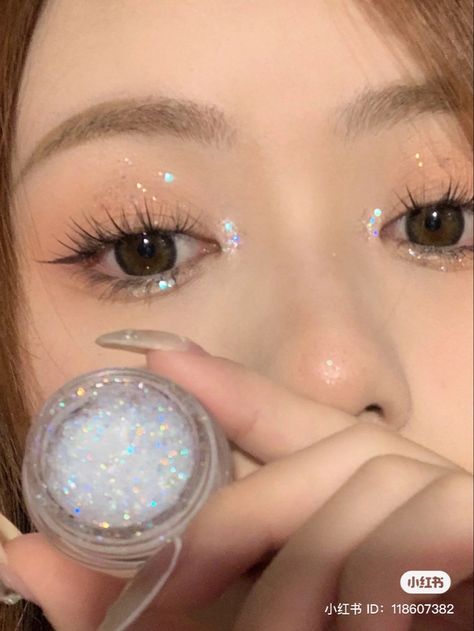 Rhinestone Makeup, Douyin Makeup, Korean Eye Makeup, Beauty Care Routine, Make Up Inspo, Stunning Makeup, School Makeup, Kiss Makeup, Asian Makeup