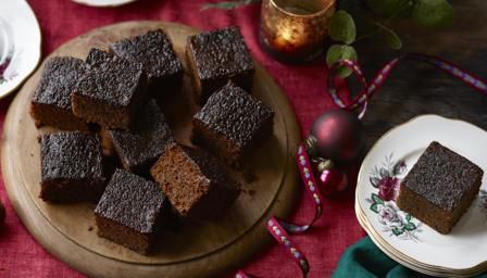 Nigella's vegan gingerbread recipe - BBC Food Vegan Christmas Desserts, Chocolate Fruit Cake, Vegan Gingerbread, Christmas Baking Recipes, Bbc Food, Gingerbread Recipe, Gingerbread Cake, Chocolate Fruit, Nigella Lawson