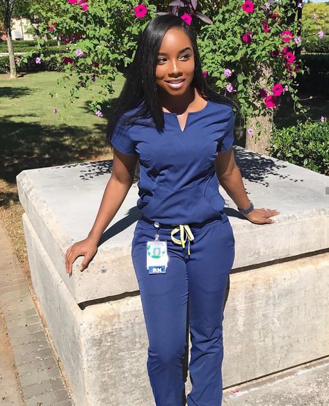 Nurse Outfit Scrubs, White Lab Coat, Stylish Scrubs, Navy Blue Scrubs, Scrub Style, Nurse Inspiration, Scrubs Outfit, Nursing Fashion, Blue Scrubs