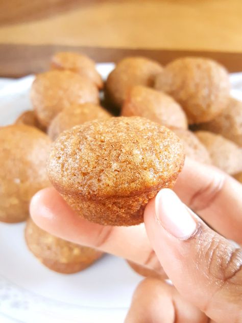 Mini Applesauce Muffins - Beat Bake Eat Mini Applesauce Muffins, Applesauce Mini Muffins, Muffins Applesauce, Apple Sauce Muffins, Pumpkin Applesauce Muffins, Applesauce Muffin Recipe, Easy Applesauce, Baking With Applesauce, Sour Cream Donut