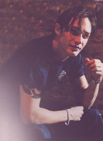 90's Tom Hardy<3. Omg that hair Tom Hardy Baby, توم هاردي, Edward Thomas Hardy, Tom Hardy Photos, Sir Anthony Hopkins, Charlie Cox, Tom Welling, Jon Bernthal, Hardy Boys