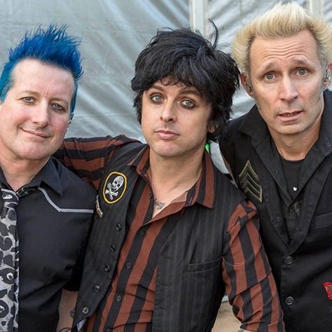 Billie Joe Armstrong And Mike Dirnt, Billie Joe Armstrong Funny, Sigma Music, Mike Dirnt, Billy Joe Armstrong, Green Day Billie Joe, Tré Cool, Joe Armstrong, Hot Band